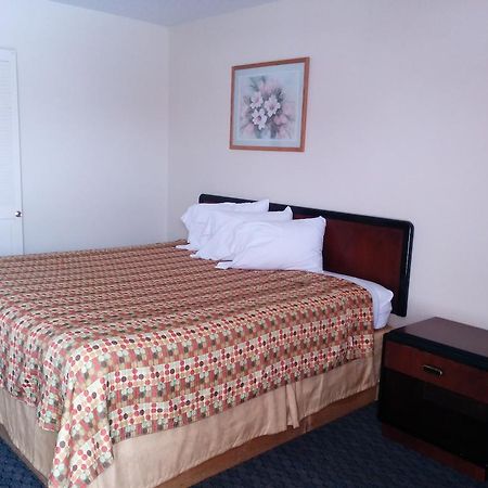 Economy Inn Toledo-Перрисберг Номер фото