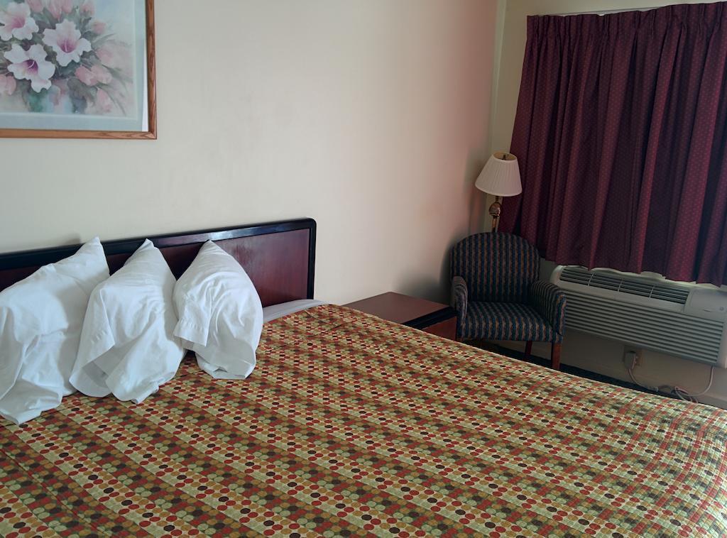 Economy Inn Toledo-Перрисберг Номер фото
