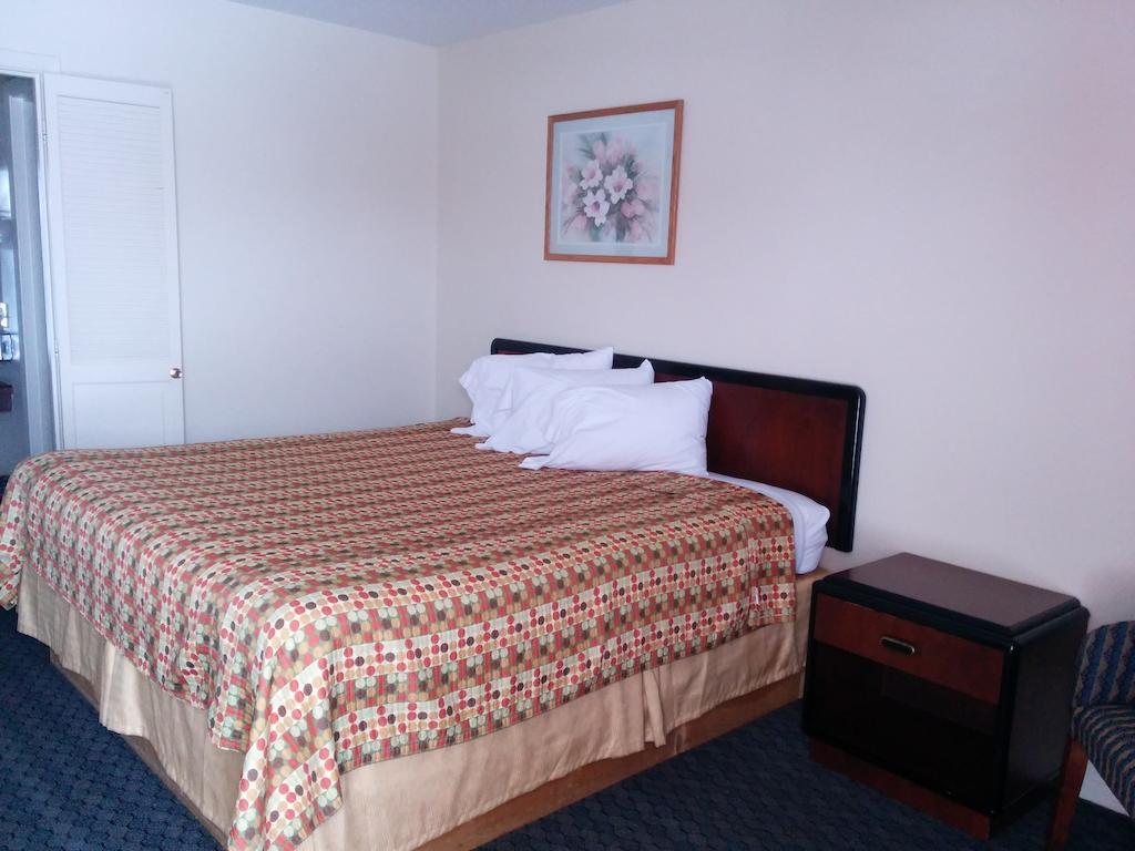 Economy Inn Toledo-Перрисберг Номер фото